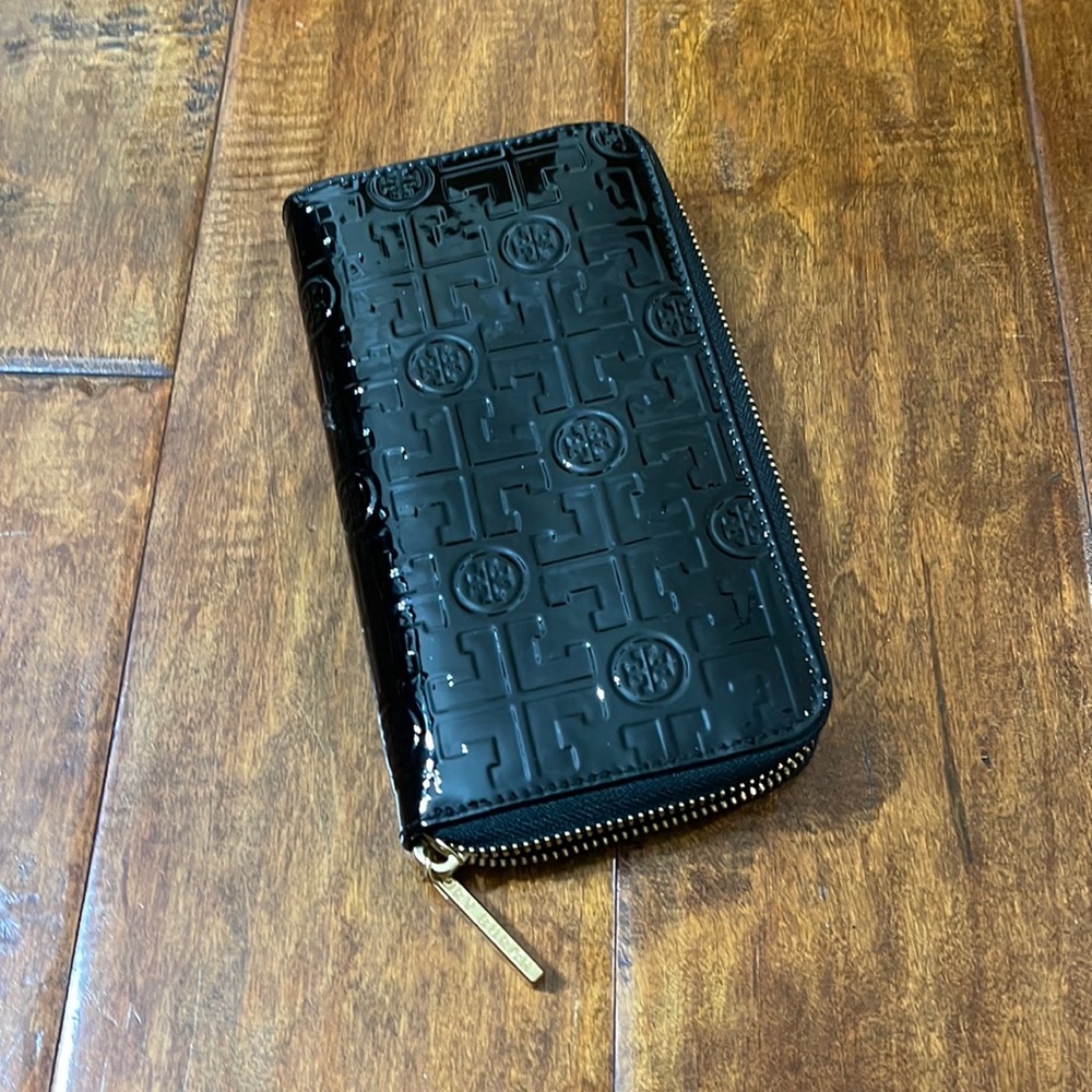 Tory Burch wallet